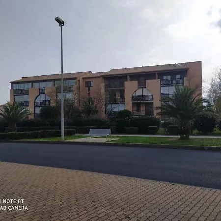 T2, 3 Minutes A Pied De La アパート